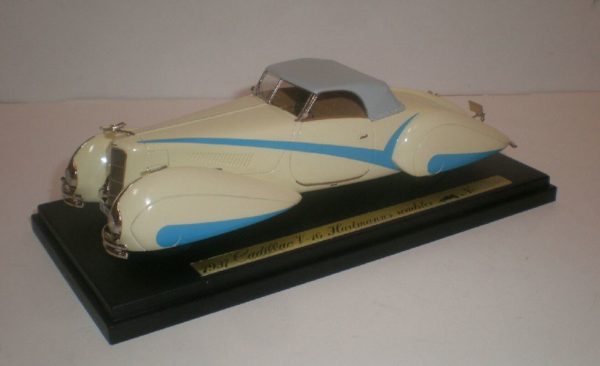 1937 Cadillac V-16 Hartmann's Roadster Top Up cream